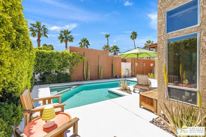 686 Dunes Court, Palm Springs, California 92264
