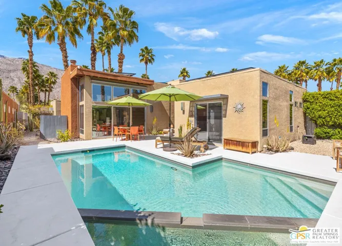 686 Dunes Court, Palm Springs, California 92264