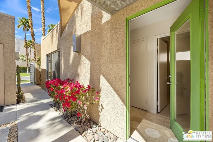 686 Dunes Court, Palm Springs, California 92264