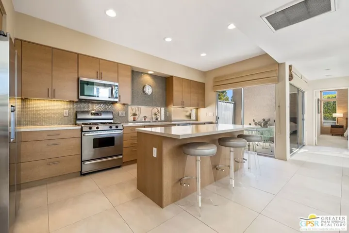 686 Dunes Court, Palm Springs, California 92264
