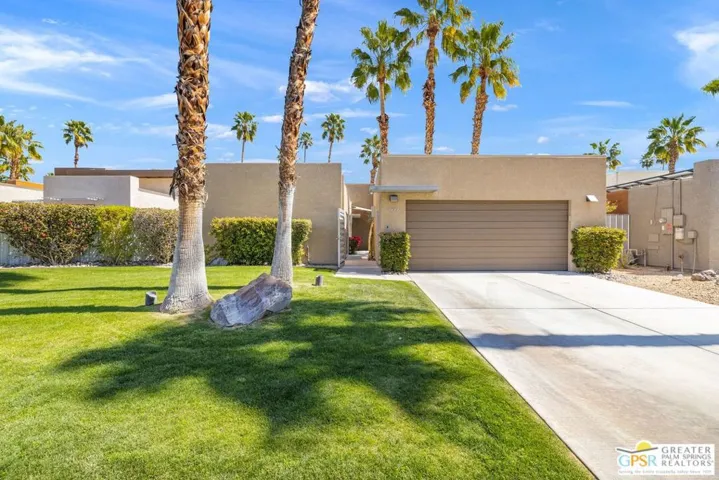 686 Dunes Court, Palm Springs, California 92264
