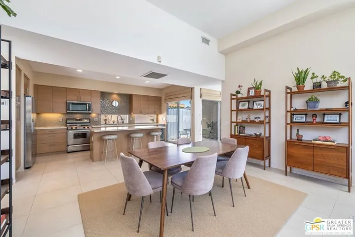 686 Dunes Court, Palm Springs, California 92264