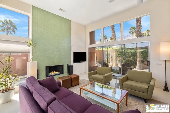 686 Dunes Court, Palm Springs, California 92264
