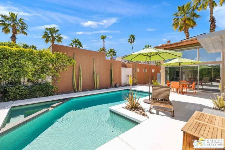 686 Dunes Court, Palm Springs, California 92264