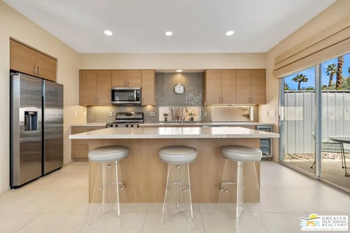 686 Dunes Court, Palm Springs, California 92264