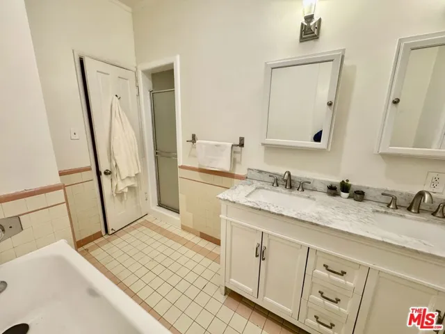 1206 S Alfred Street, Los Angeles, California 90035