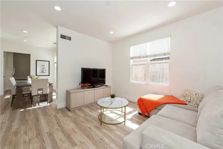 94 Chantilly, Irvine, California 92620