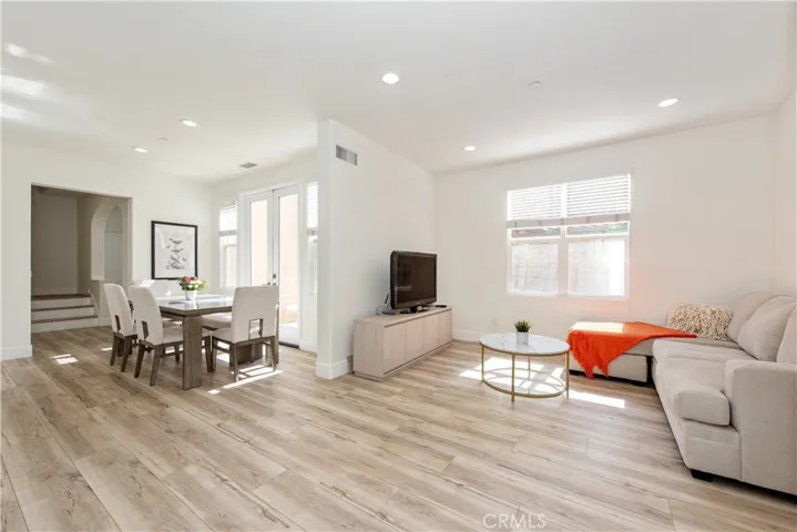 94 Chantilly, Irvine, California 92620