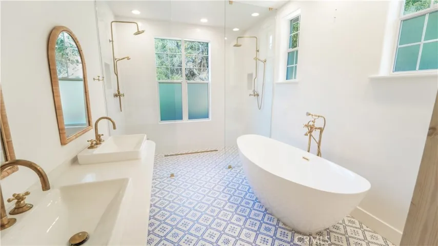 1160 Morningside Drive, Laguna Beach, California 92651