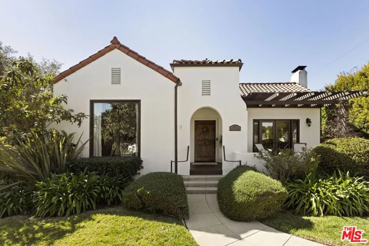 445 N Lucerne Boulevard, Los Angeles, California 90004