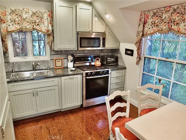 3320 East 1st Street, Long Beach, California 90803