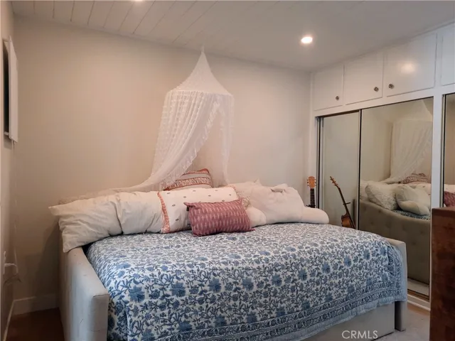 Guest bedroom