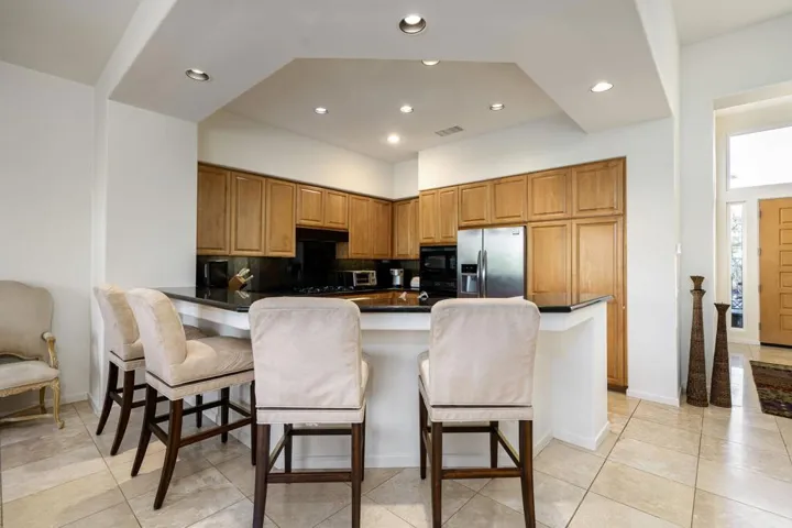 BREAKFAST BAR