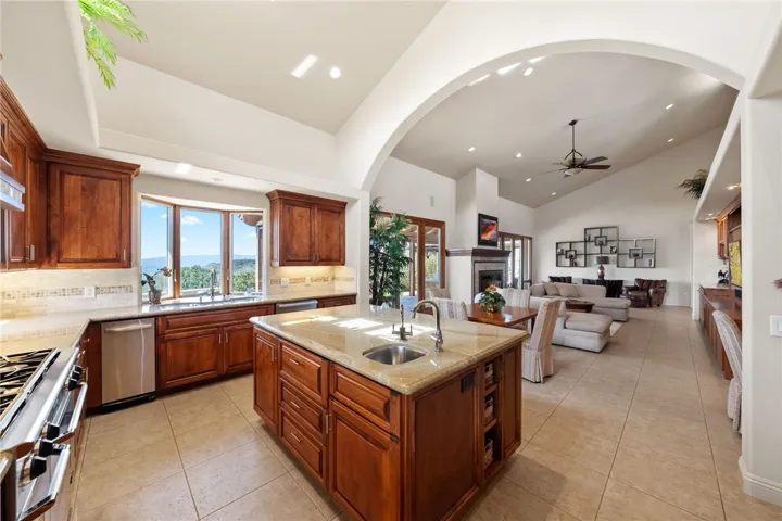 45250 Tomasito Circle, Temecula, California 92590