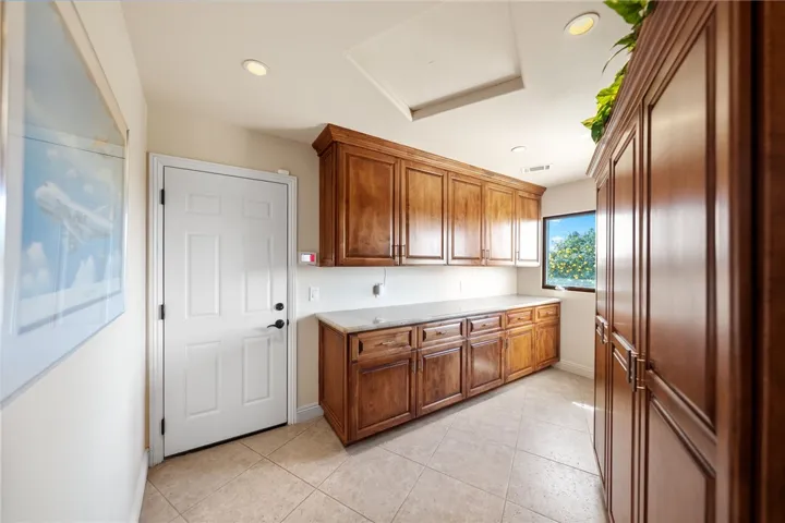 Large Mud Room off Garage