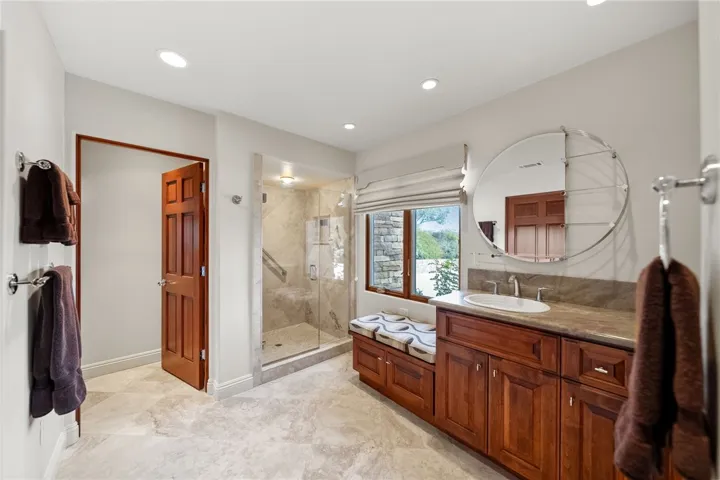 En-suite Bath for Bedroom downstairs