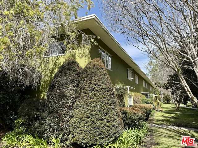 Secluded upper end unit