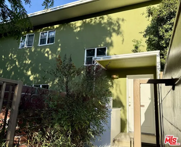 Private entrance and patio