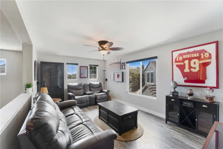 Huge loft / game room or 6th bedroom!