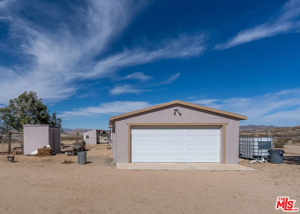 52020 Joshua Tree Road, Johnson Valley, California 92285 home-pic-5