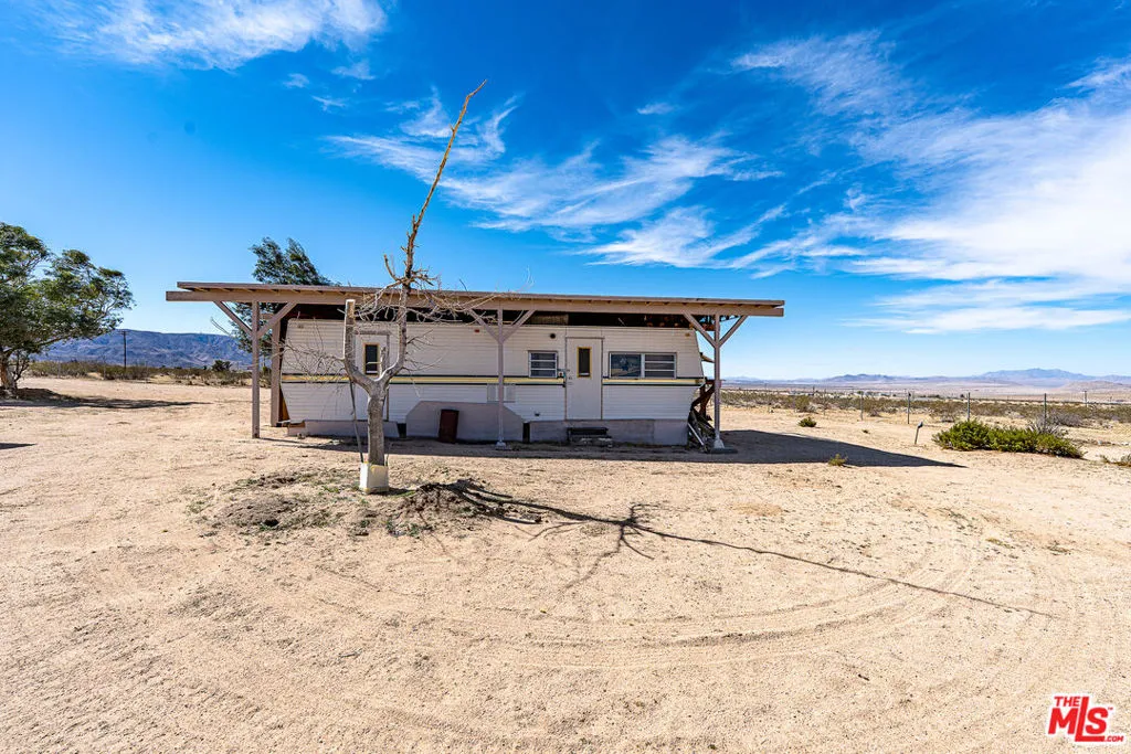 52020 Joshua Tree Road, Johnson Valley, California 92285 home-pic-7