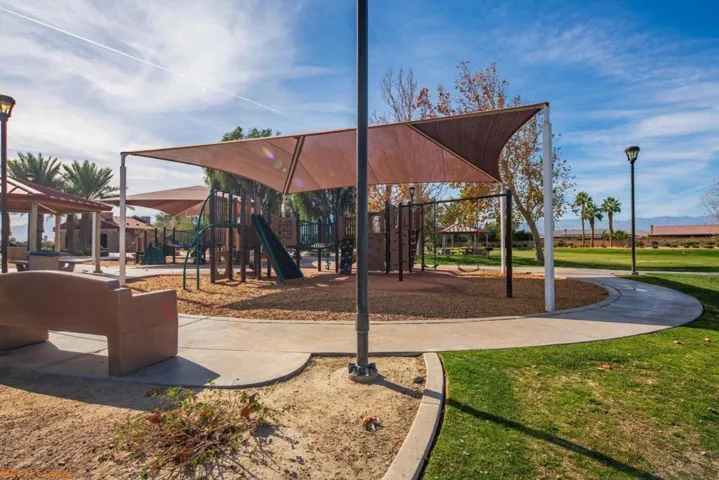 83721 MiraBella - Park2
