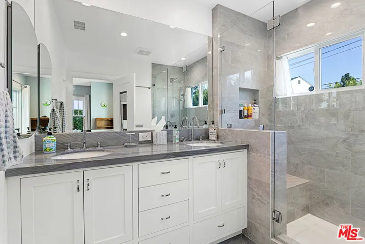 10624 Rochester Avenue, Los Angeles, California 90024