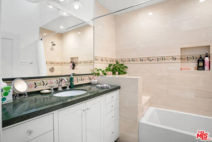 10624 Rochester Avenue, Los Angeles, California 90024