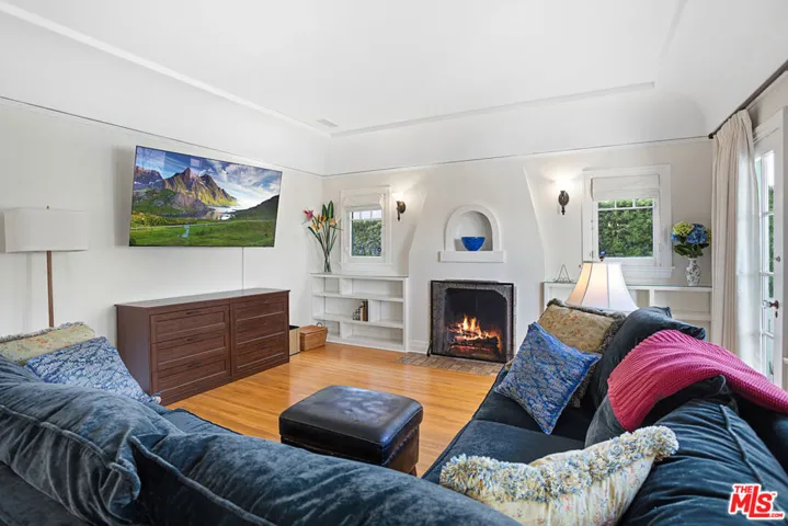 10624 Rochester Avenue, Los Angeles, California 90024