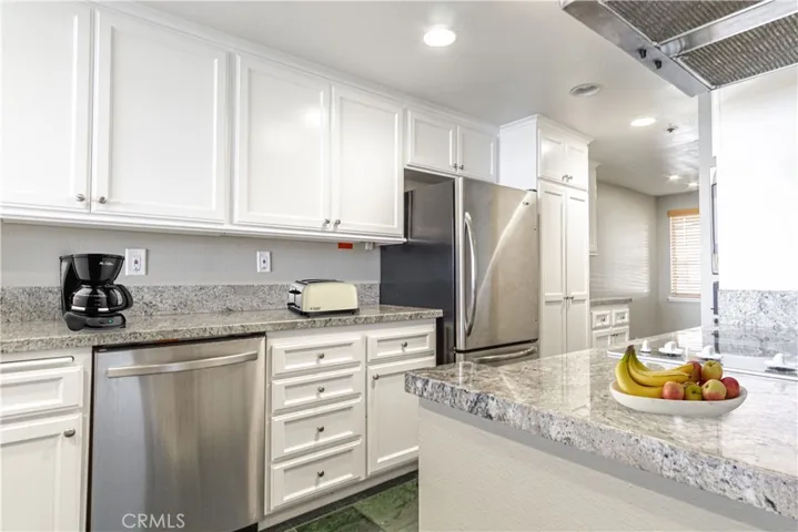 140 The Village 202, Redondo Beach, California 90277