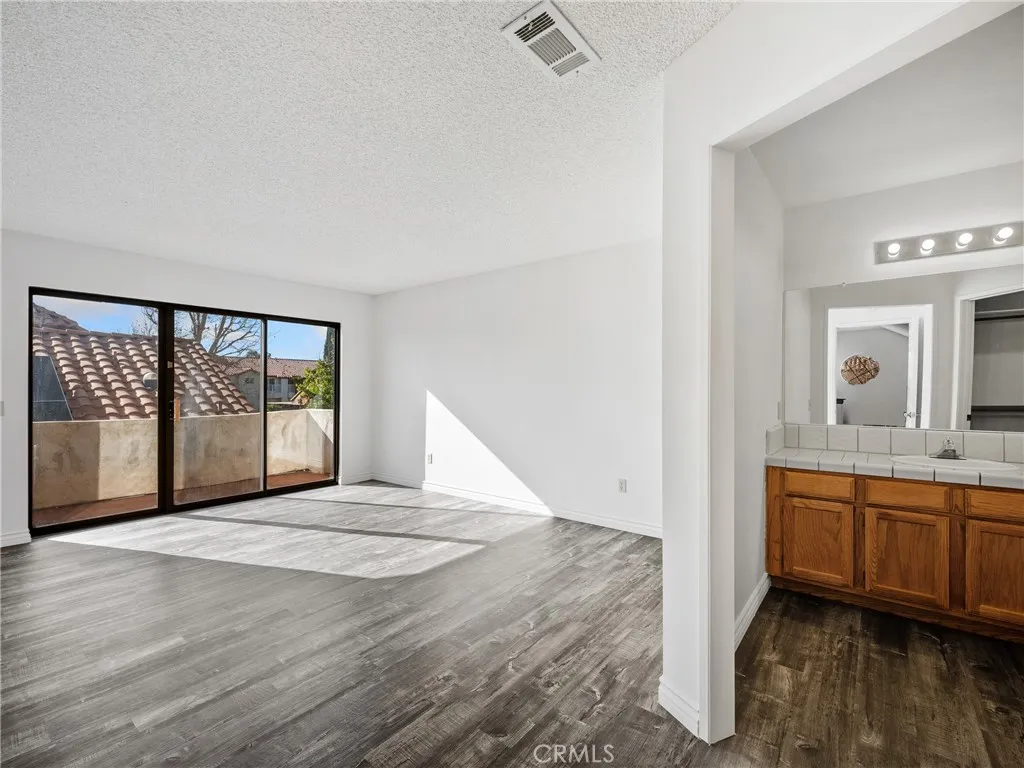 19246 Pine Way, Apple Valley, California 92308 home-pic-21