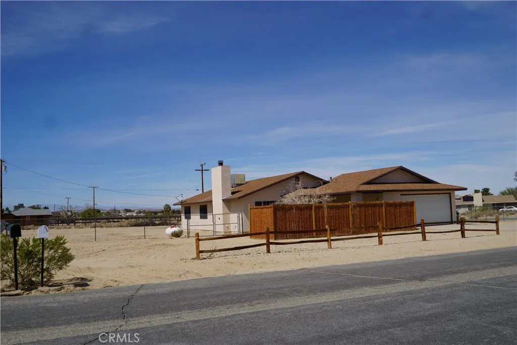 4818 Round Up Road, 29 Palms, California 92277 home-pic-1