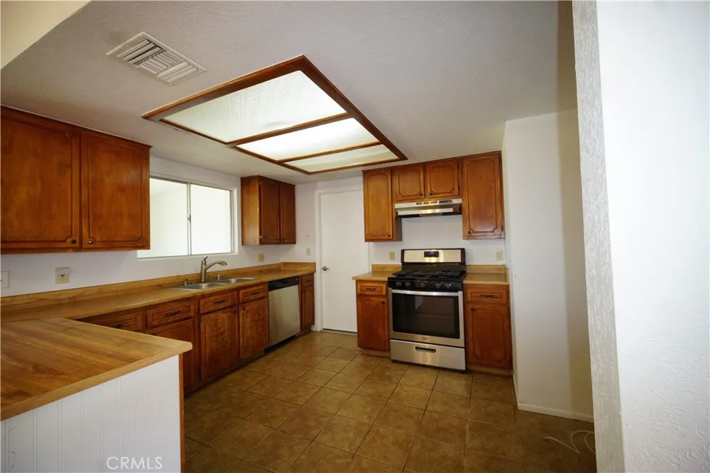 4818 Round Up Road, 29 Palms, California 92277 home-pic-9