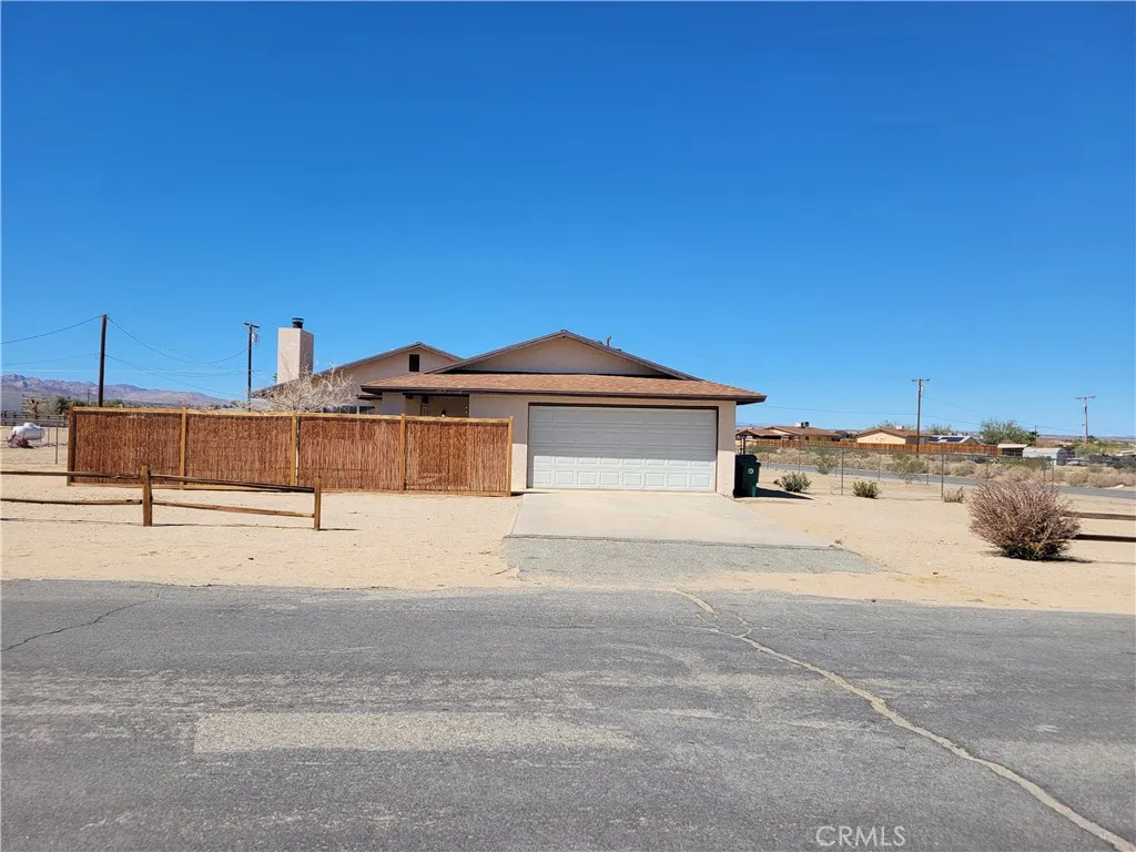 4818 Round Up Road, 29 Palms, California 92277 home-pic-23