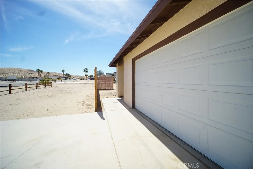 4818 Round Up Road, 29 Palms, California 92277 home-pic-19