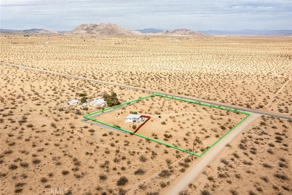 877 Phillips Road, Landers, California 92285 home-pic-0