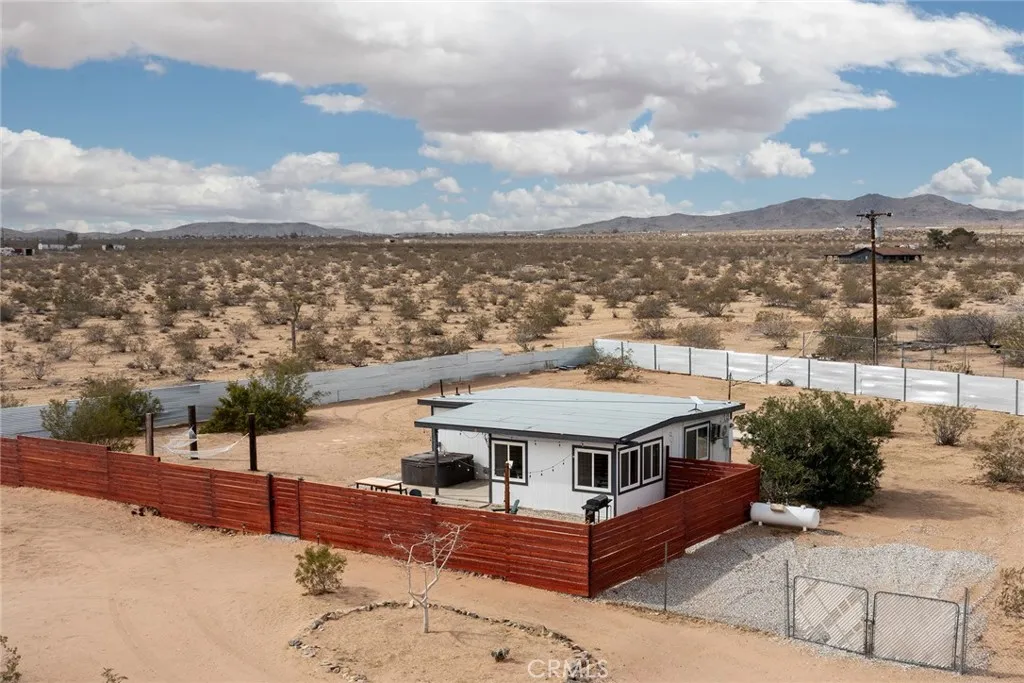 877 Phillips Road, Landers, California 92285 home-pic-20