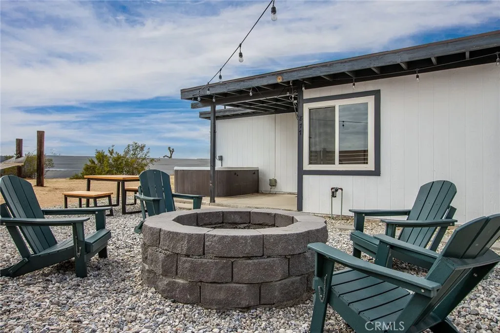 877 Phillips Road, Landers, California 92285 home-pic-1