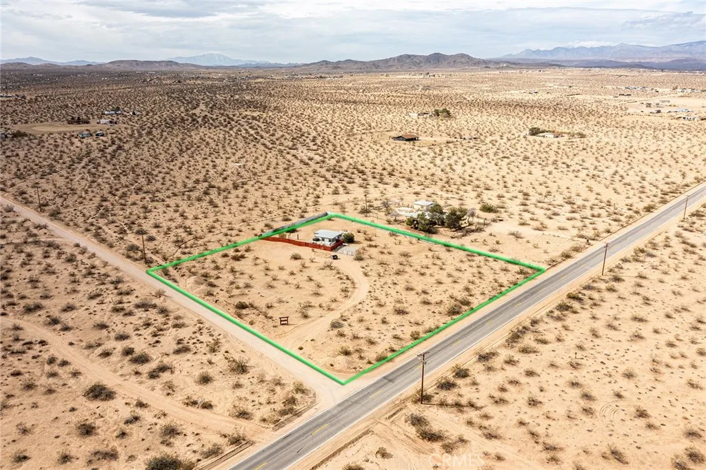 877 Phillips Road, Landers, California 92285 home-pic-21