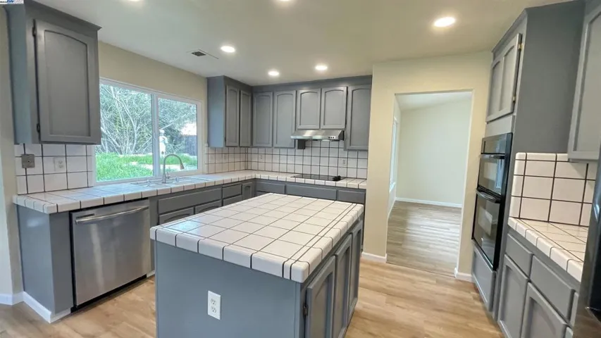 3843 Gregory Way, Stockton, California 95209-5019
