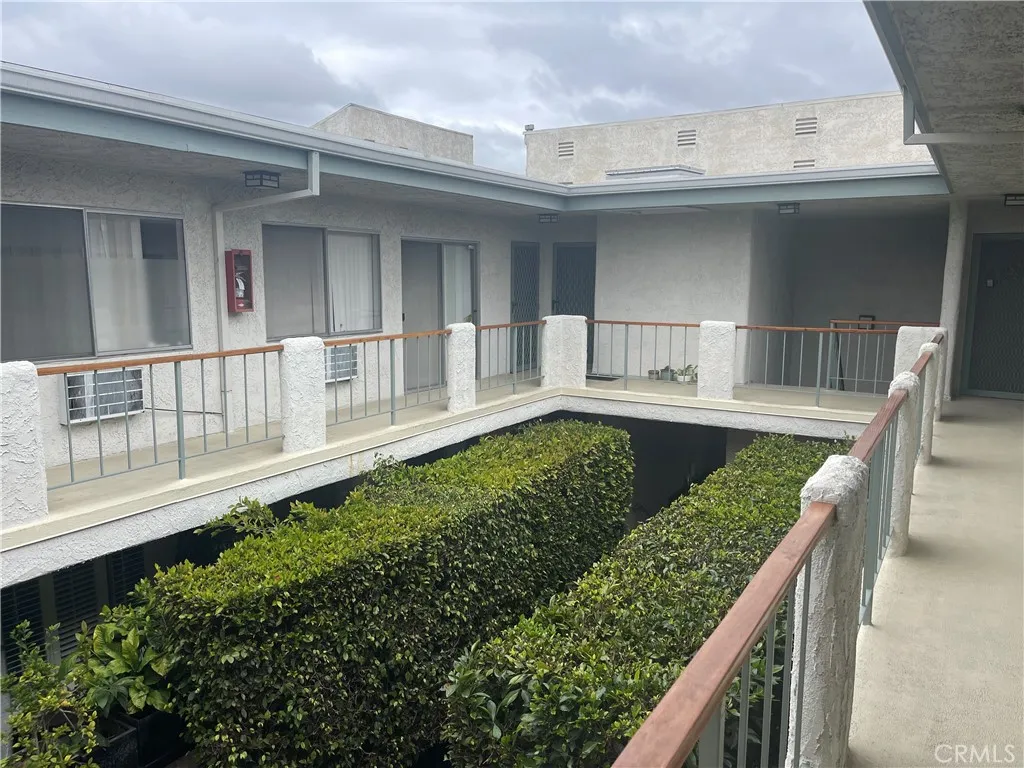 3649 Glendon Avenue 208, Los Angeles, California 90034 home-pic-27