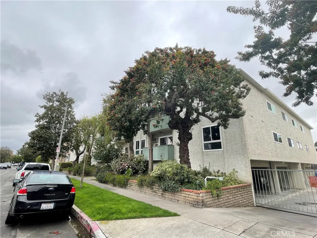 3649 Glendon Avenue 208, Los Angeles, California 90034 home-pic-33