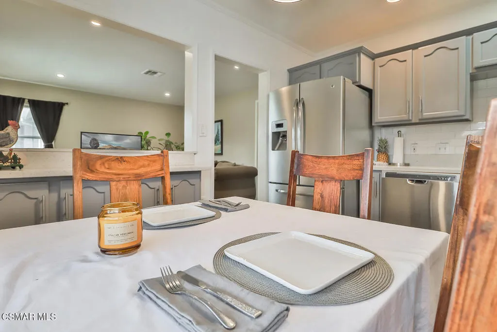 2025 N Buena Vista Street, Burbank, California 91504 home-pic-13