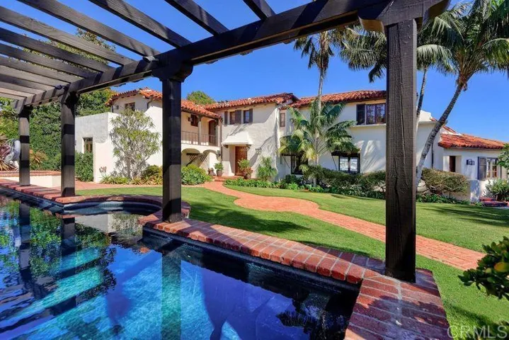 2900 Nichols Street, San Diego, California 92106
