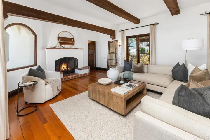 2900 Nichols Street, San Diego, California 92106
