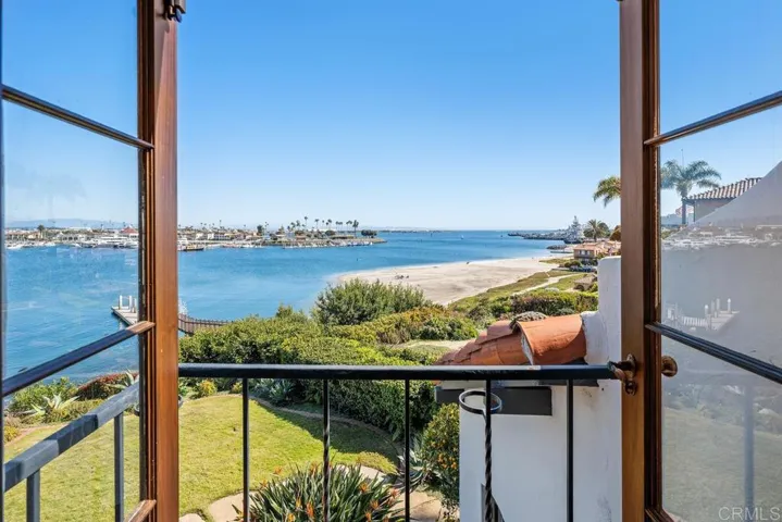 2900 Nichols Street, San Diego, California 92106
