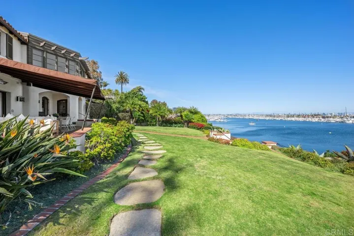 2900 Nichols Street, San Diego, California 92106