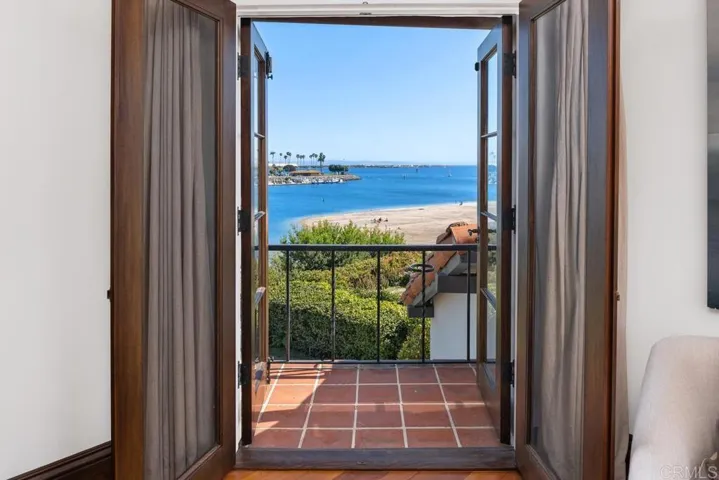 2900 Nichols Street, San Diego, California 92106