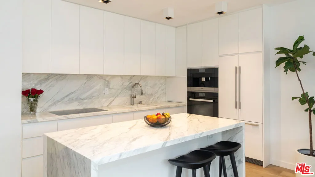 999 N Doheny Drive 212, West Hollywood, California 90069 home-pic-3