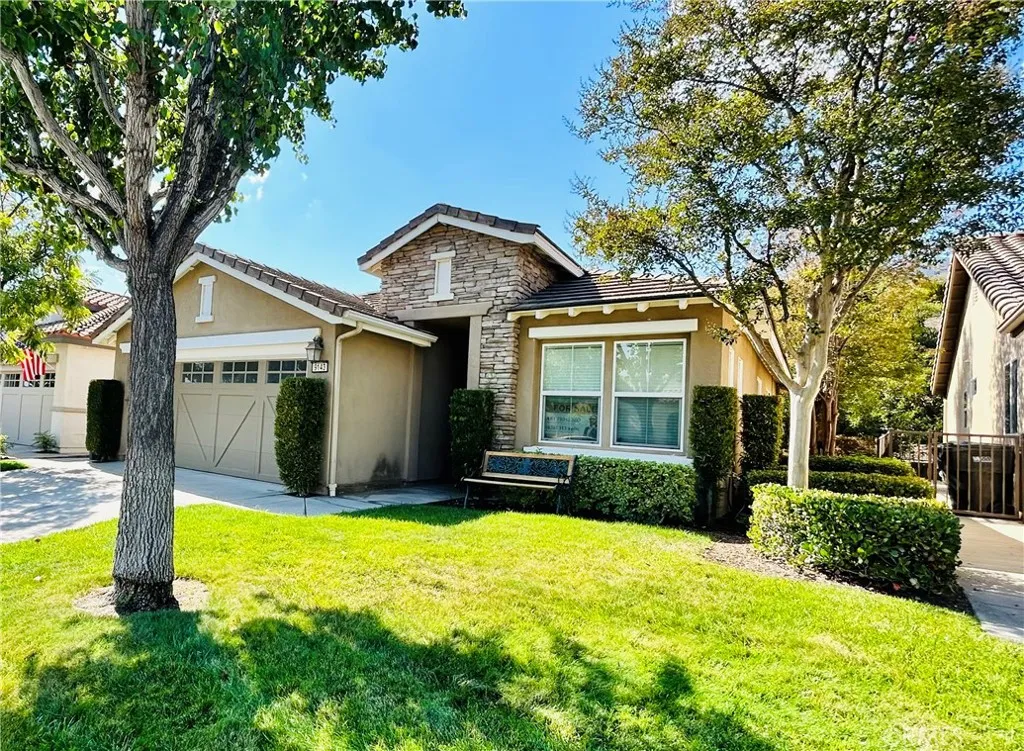 9143 Pinyon Point, Corona, California 92883, 2 Bedrooms Bedrooms, ,2 BathroomsBathrooms,Residential,For Sale,Pinyon Point,CV25063762